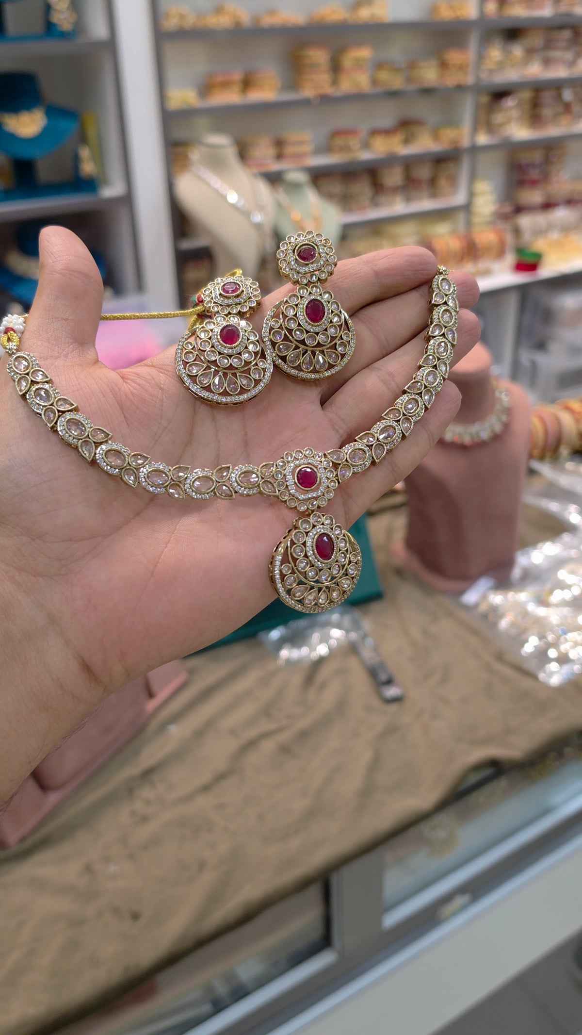 Necklace set Ad