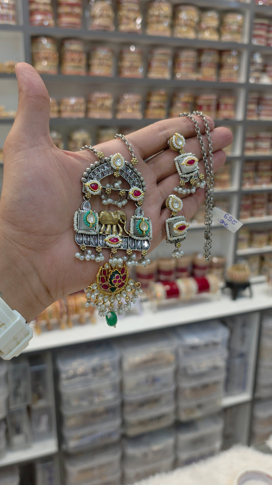 Necklace set