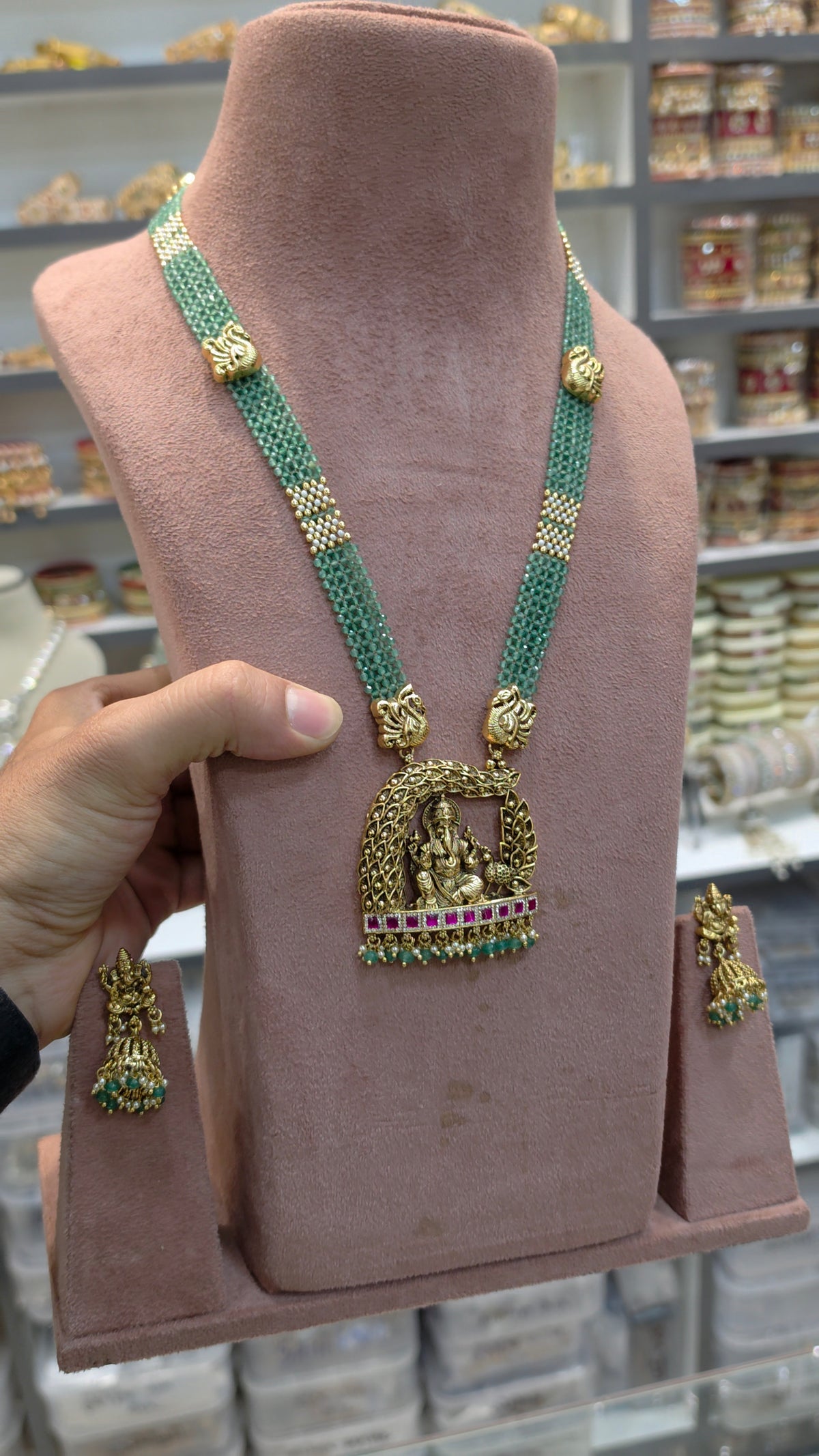 Necklace set