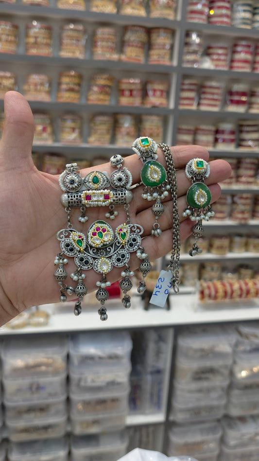 Necklace set