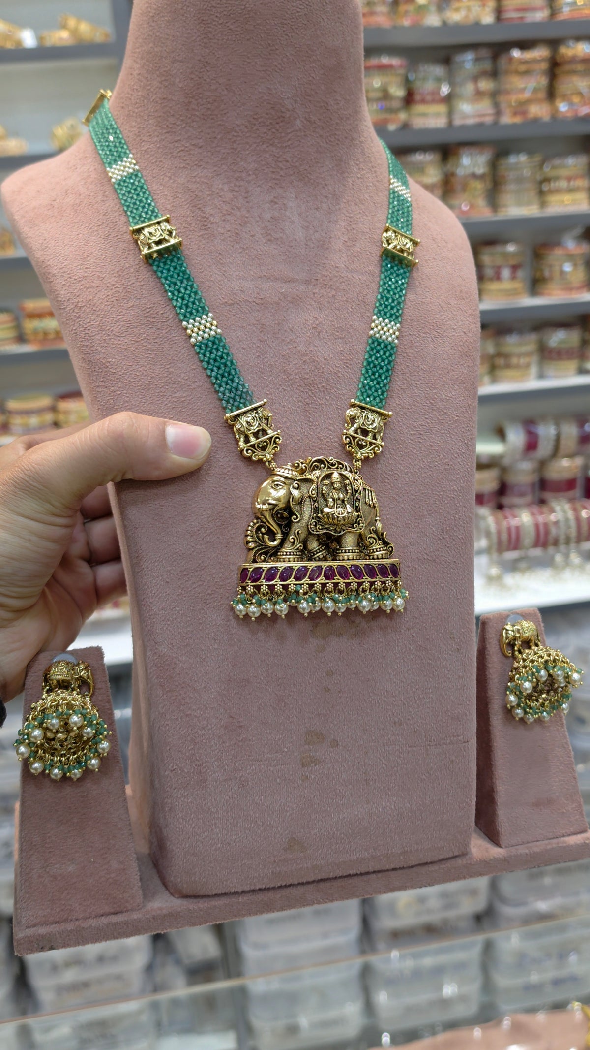 Necklace set